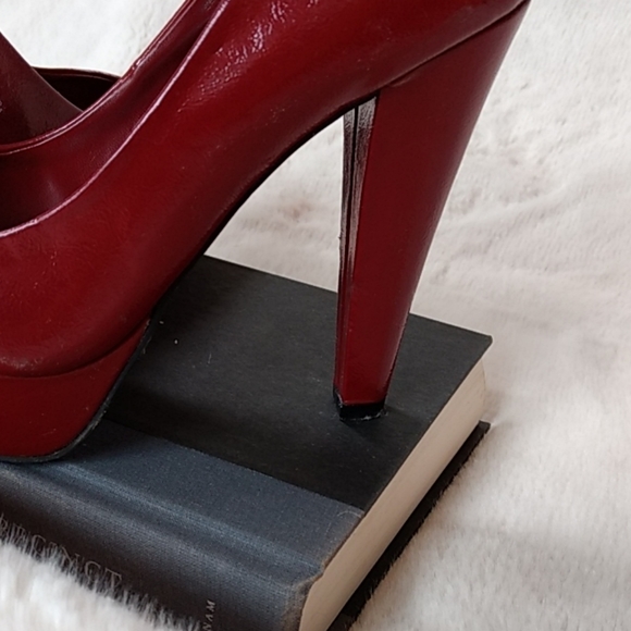 Pumps - Picture 2 of 3